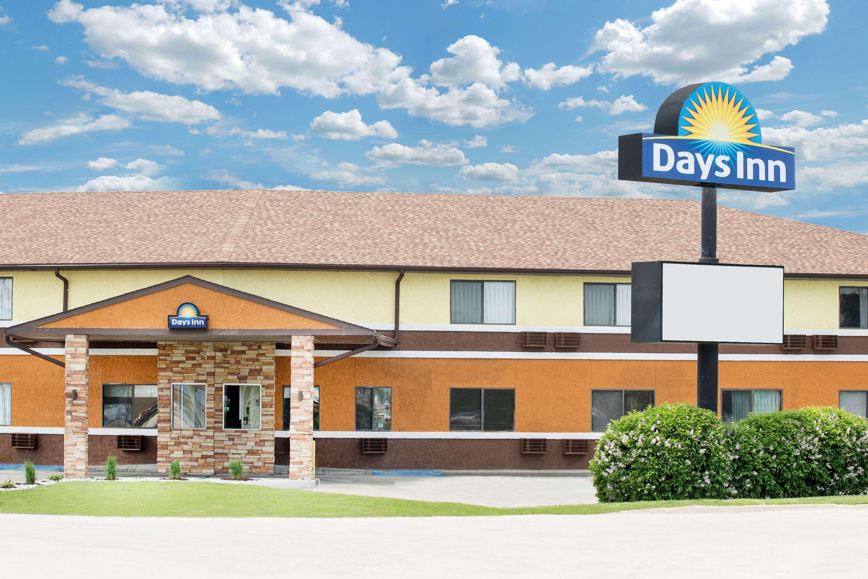 Days Inn By Wyndham York Exterior photo
