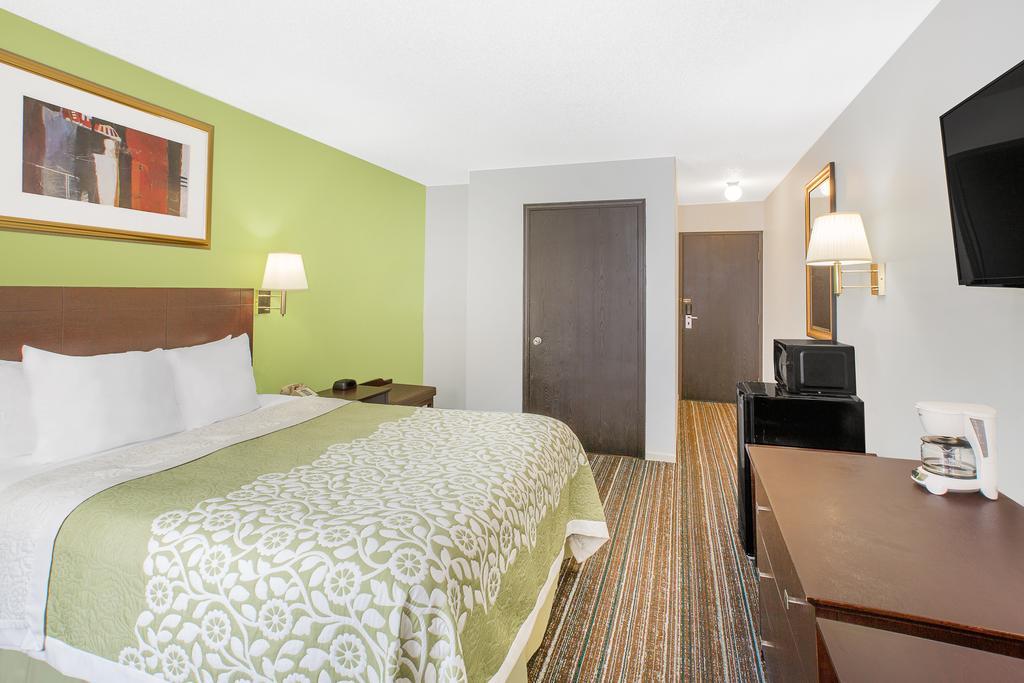 Days Inn By Wyndham York Exterior photo